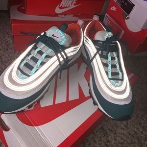 Women’s air maxes 97